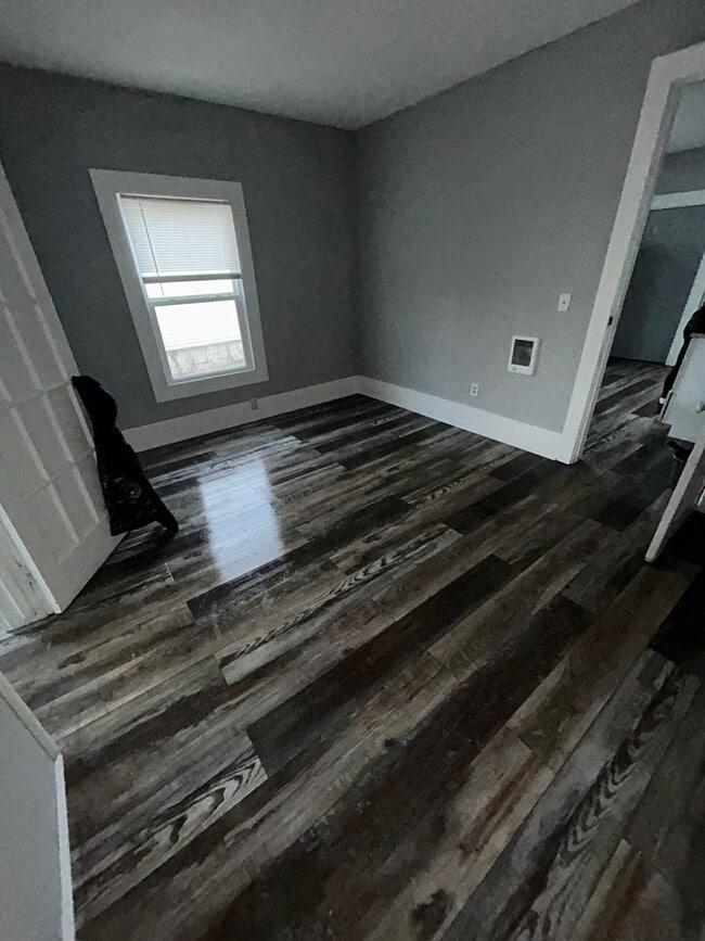 Primary Photo - 315 Gross St