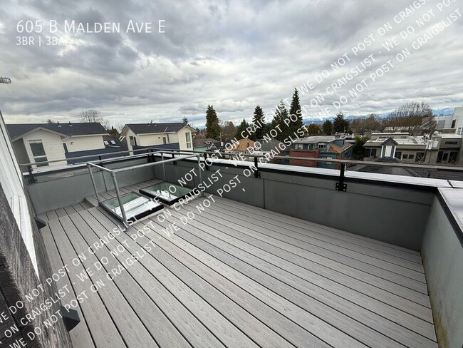 Building Photo - Stunning 3-Bed, 3-Bath Townhome in North C...