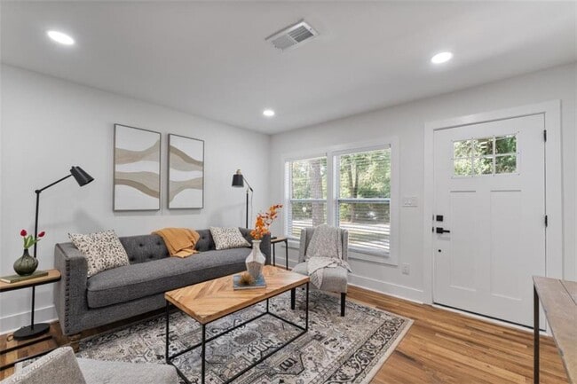 Building Photo - 1514 Peachcrest Rd