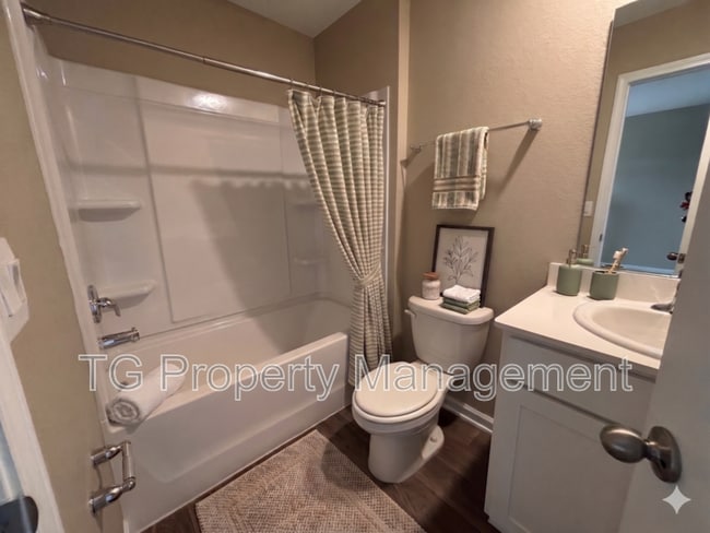 Building Photo - 903 Rivertree Pl