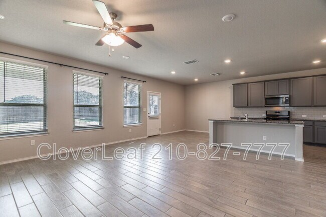 Building Photo - 255 Kinsley Wy