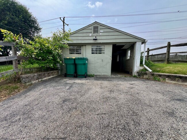 Building Photo - Stunning Single Family Home in King of Pru...