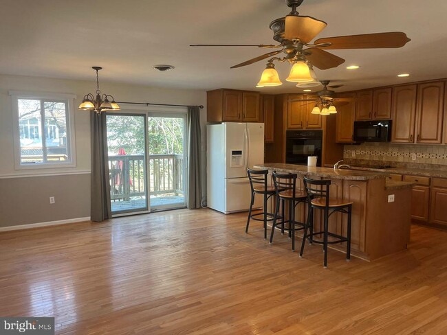 Building Photo - 1217 Hilltop Dr