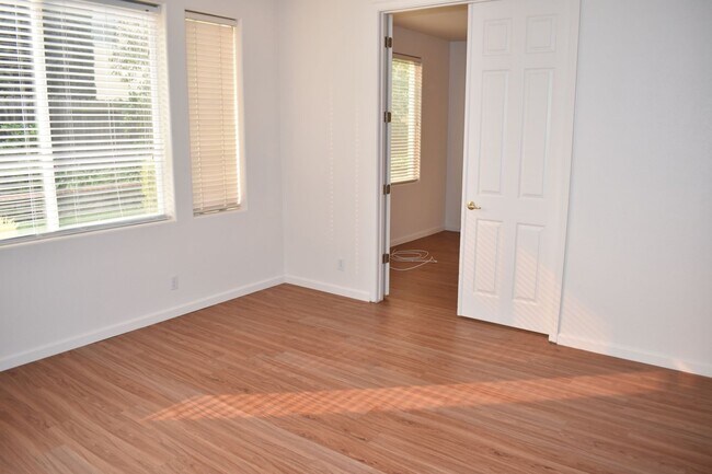 Building Photo - 469 Anacapa Dr