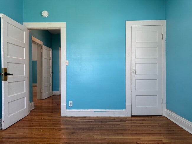 Building Photo - Charming Updated 2-Bed Ranch in the Heart ...