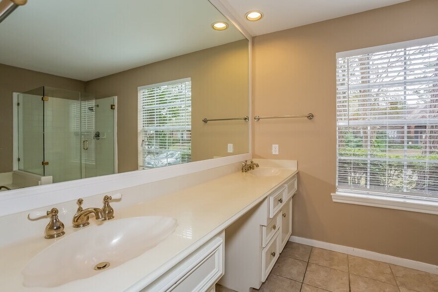 Building Photo - 3102 Hickory Falls Dr