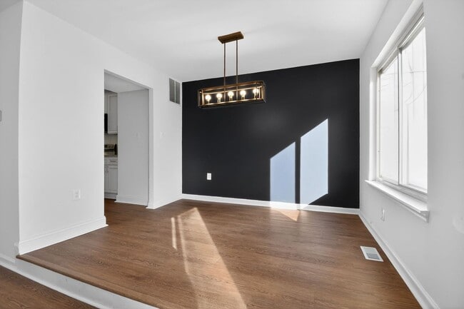 Building Photo - 4 Bed 3.5 Bath in Gaithersburg