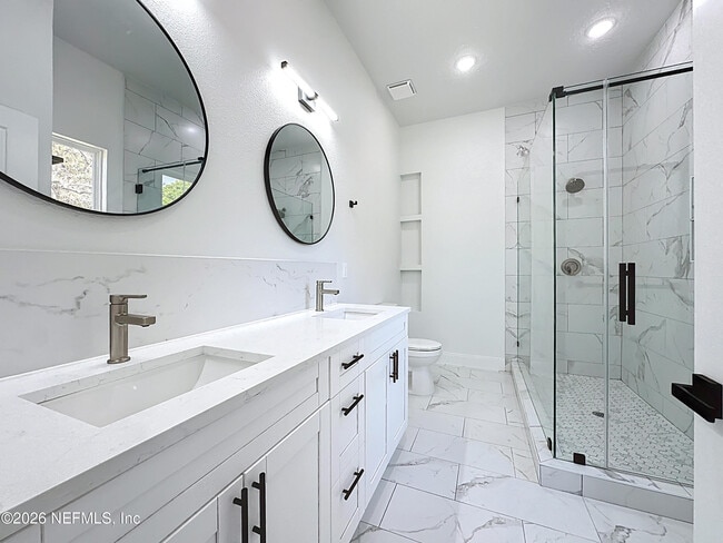 Building Photo - 2121 Broadwater Dr