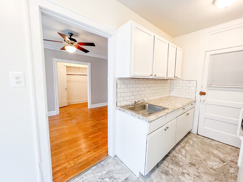 Building Photo - 5051 N Glenwood Ave