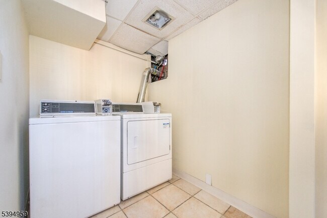 Building Photo - 182 Belleville Ave