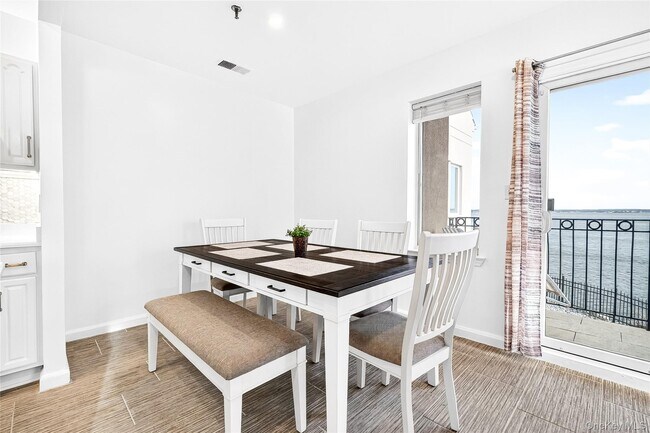 Building Photo - 1432 Outlook Ave