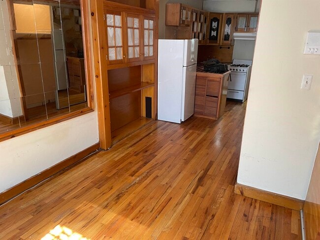 Primary Photo - 204 Willow Ave