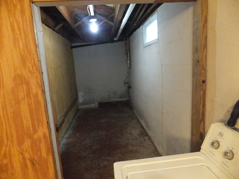 Lower Level Storage - 905 Ashland Rd