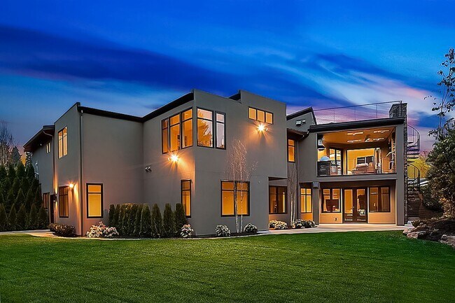 Building Photo - 6Bd/6.5Ba Clyde Hill House