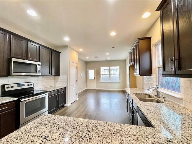 Building Photo - 710 Coconut Grove St