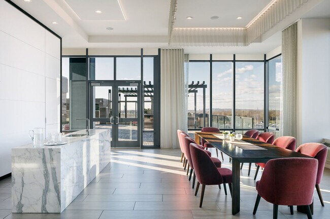 Building Photo - 33 Park View Ave