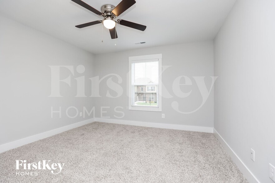 Building Photo - 1413 Kingbird Dr