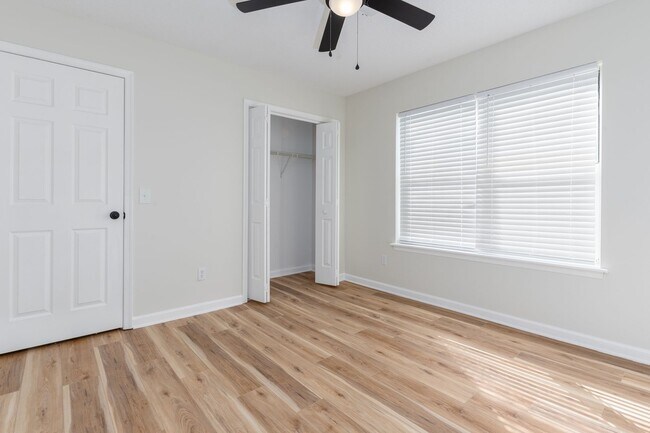 Building Photo - Beautifullly renovated home with easy access to I-26