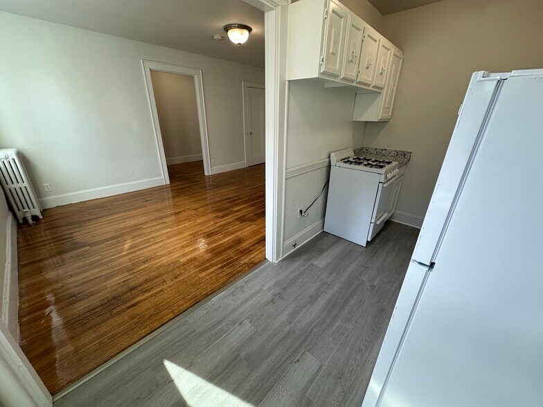 Building Photo - 130 Highland Ave