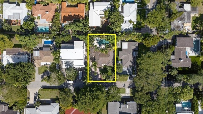 Building Photo - 465 NE 52nd St