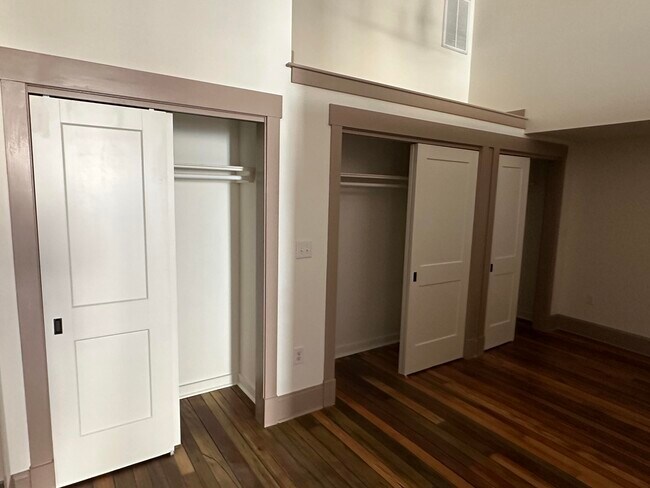 Building Photo - 307 W Main St