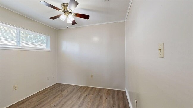 Building Photo - 204 Lynn Dr