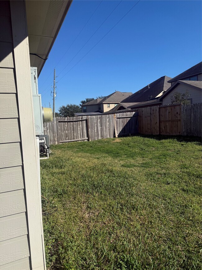 Building Photo - 10914 Overland Trail Dr