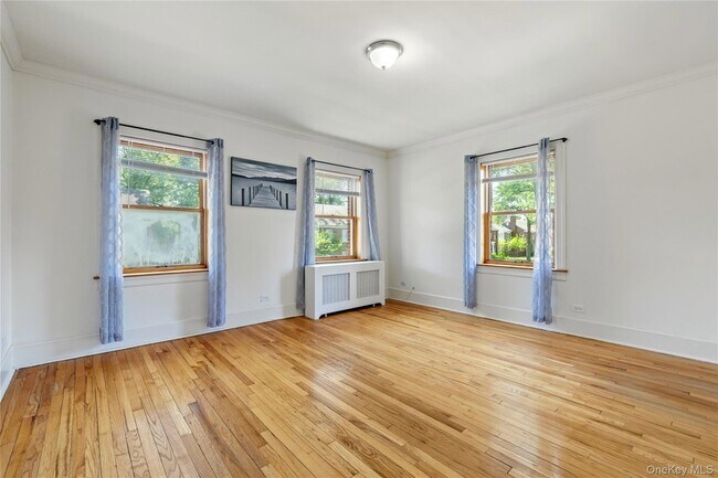Building Photo - 315 Ellington Ave E