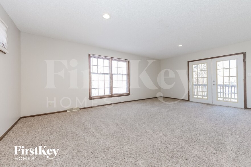 Building Photo - 7600 E 70th Terrace