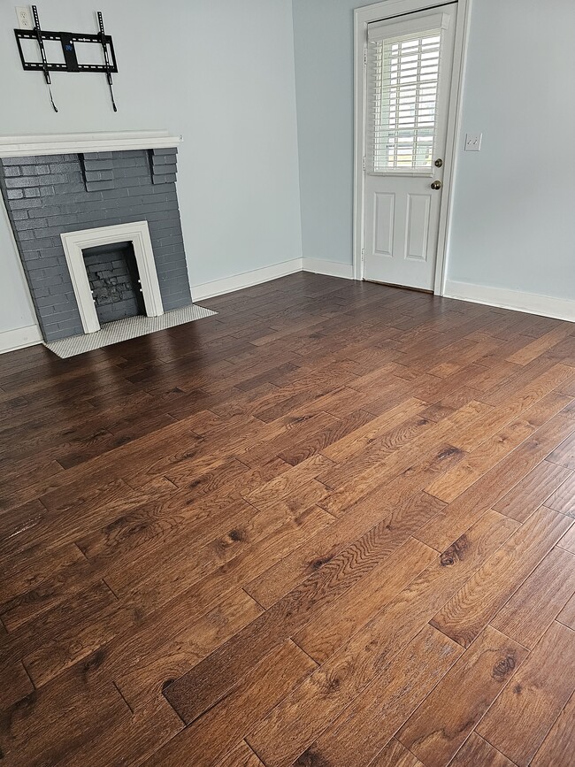 Beautiful floors - 127 E Park Ave