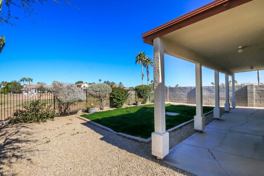 Building Photo - 2730 E Calle Del Norte Dr