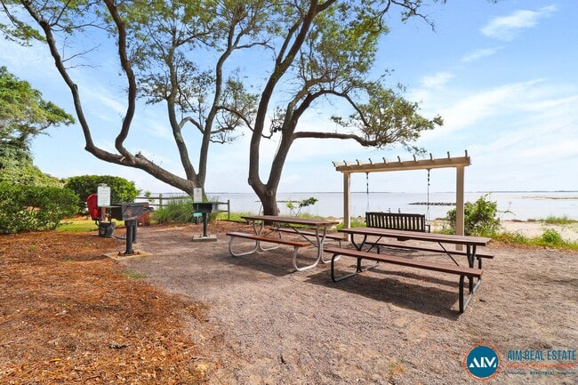 Building Photo - Move-In Ready 2 Bedroom Condo – Steps from...