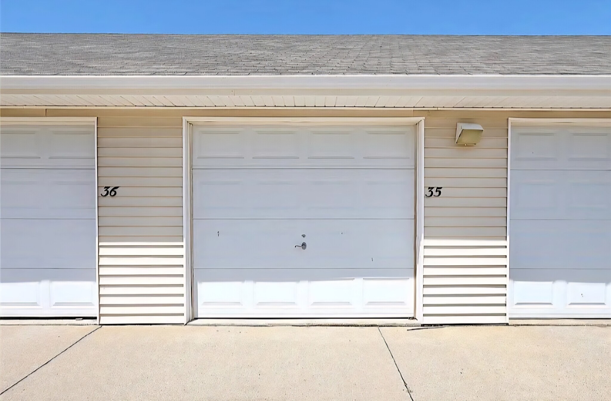 Building Photo - 1760 SE LA Grant Pkwy