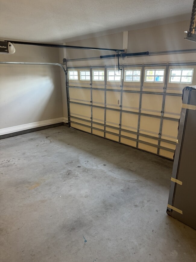 Building Photo - 617 Rockland Dr