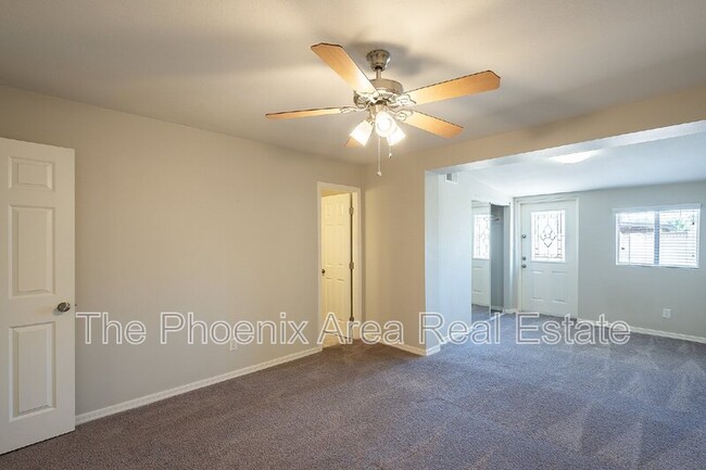 Building Photo - 522 E Balboa Dr
