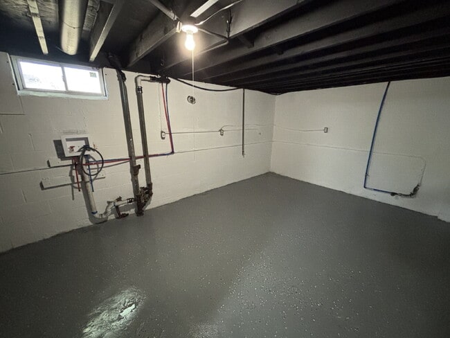 Building Photo - Charming 4-bed House in Gary!