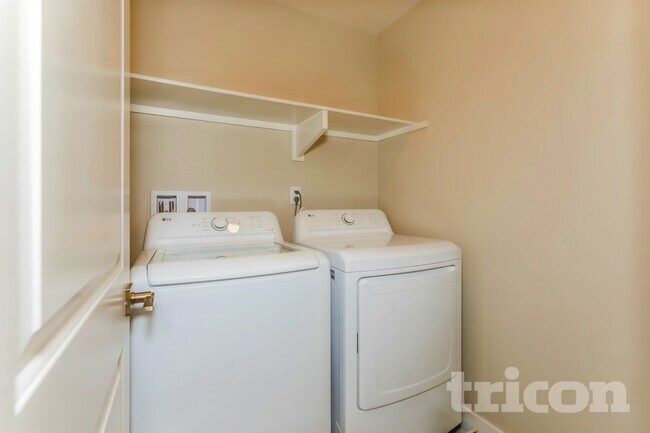 Building Photo - 28097 Cookhouse Ln