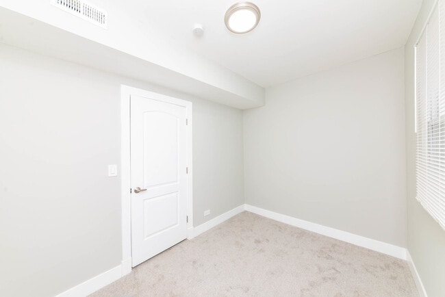 Building Photo - 2923 N Avers Ave