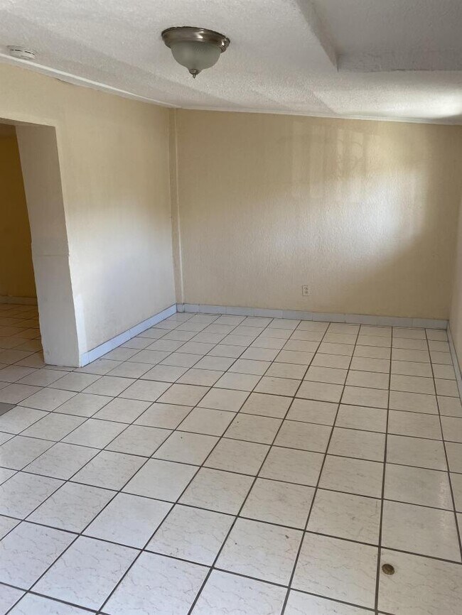 Building Photo - 1 bedroom in El Paso TX 79915