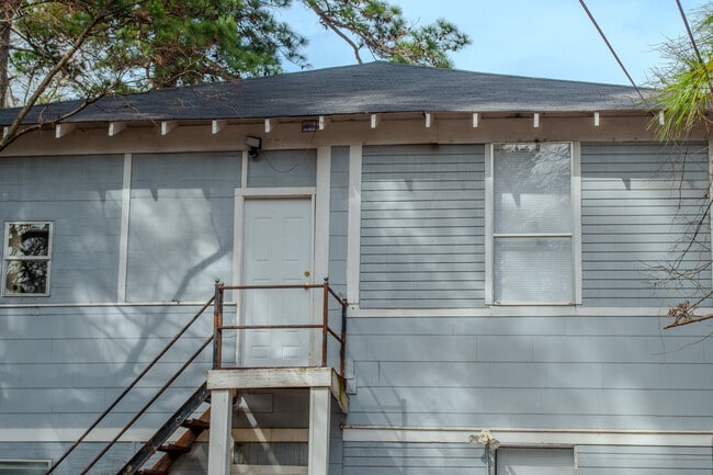 Building Photo - 621 Merrick St