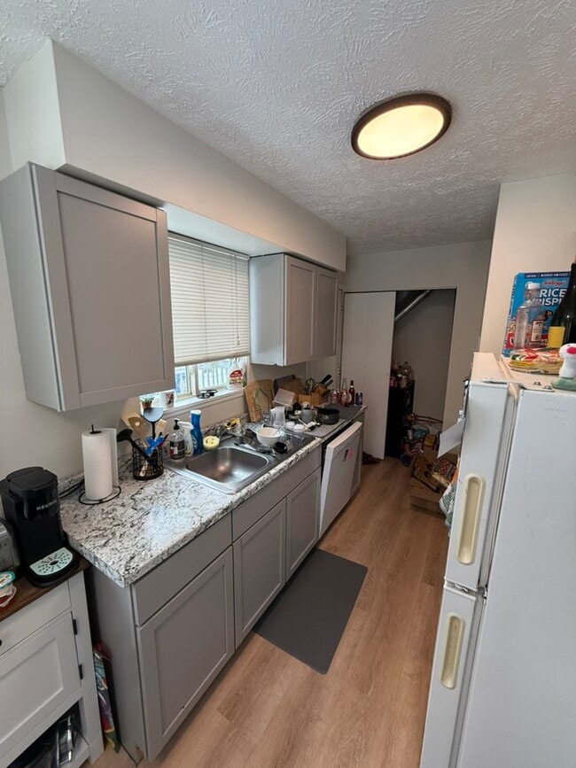 Building Photo - 1250 Lilac Ave