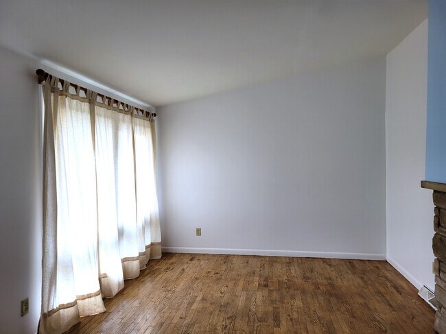 Building Photo - 609 Southland Ave