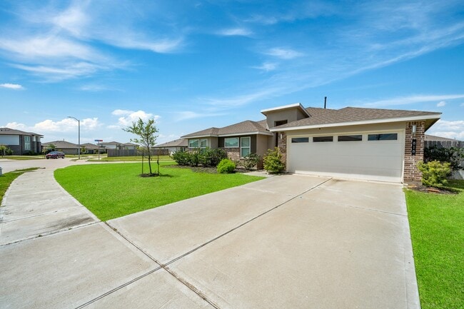 Building Photo - 818 Starcross Bnd Dr