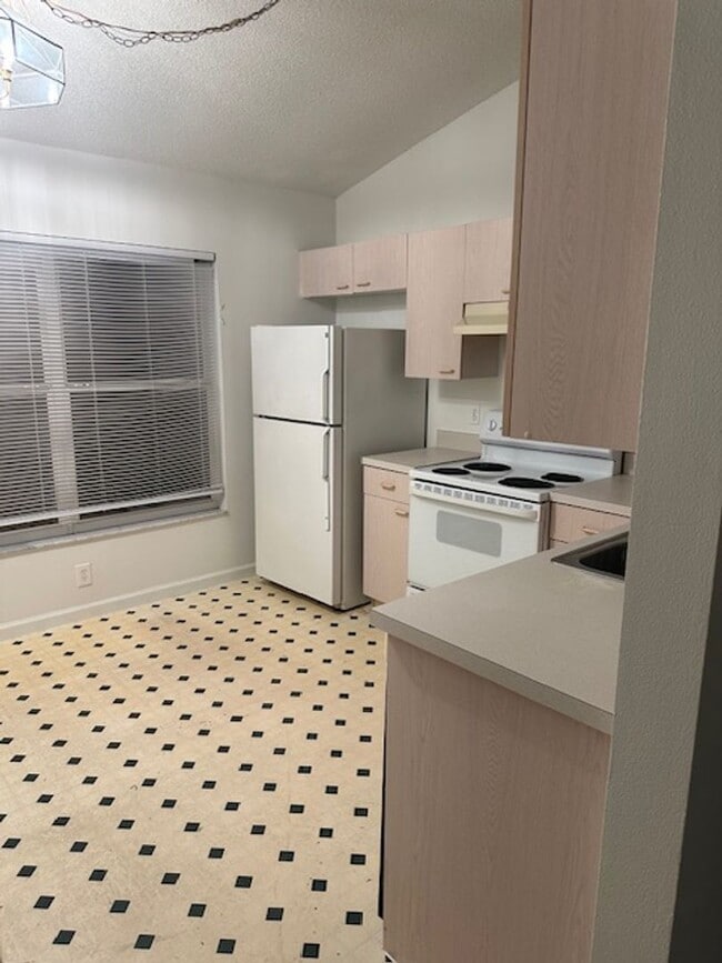 Building Photo - 2507 Woods Edge Cir