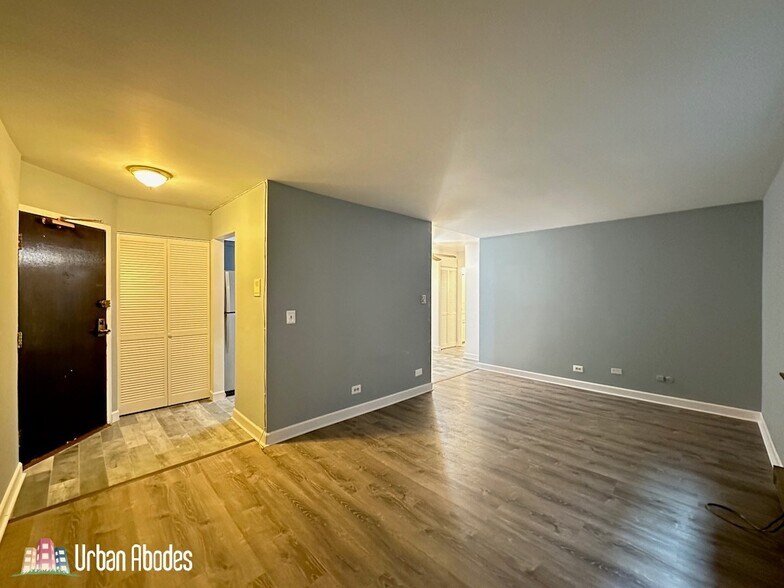 Building Photo - 3815 N Pine Grove Ave