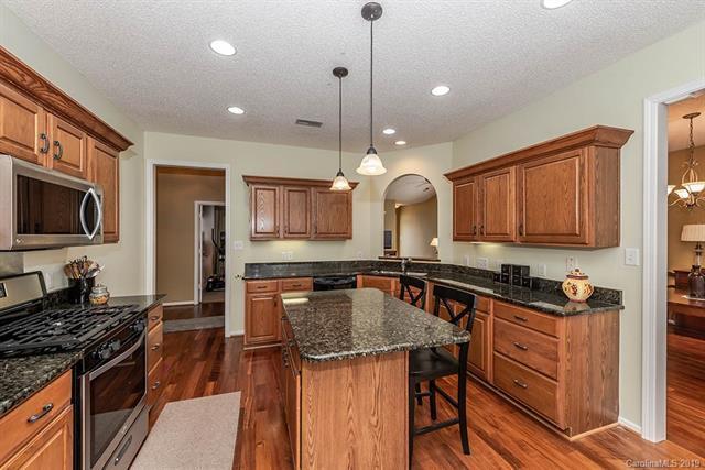 Building Photo - 6924 Lenhart Dr