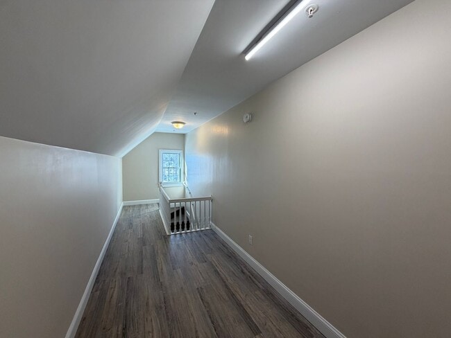 Building Photo - 129 Kenoza Ave