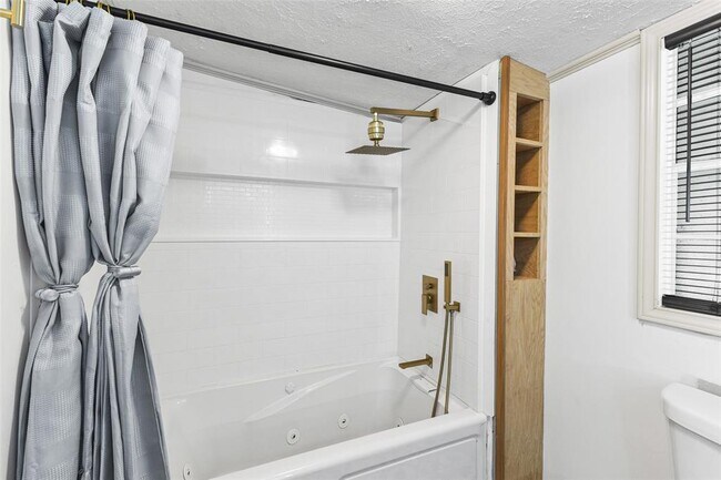 Building Photo - 4410 Jackson St