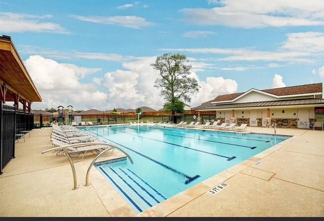 Building Photo - 40826 Hawthorne Glades St