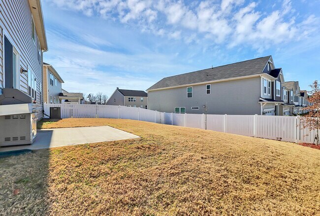 Building Photo - 17022 Carolina Pine Row